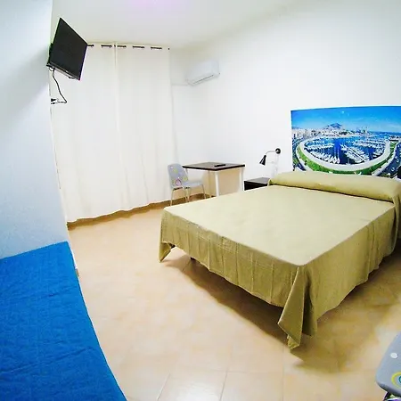Bed & Breakfast Into 3*