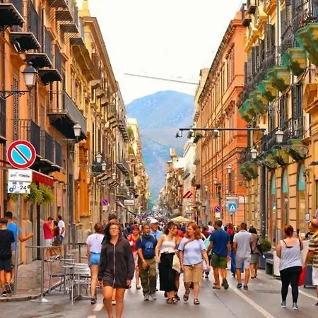 Into Vicino Al Teatro Massimo Bed & Breakfast 3*