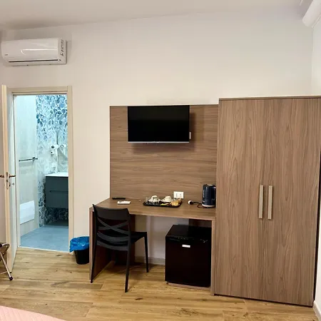 Into Bed & Breakfast 4*