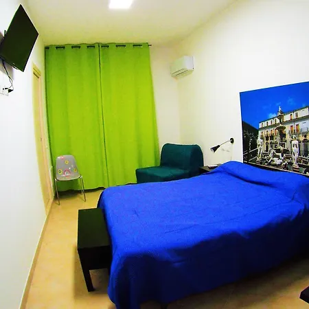 Into Bed & Breakfast 3*