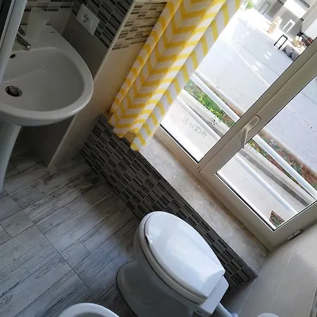 Bed & Breakfast Into 3*